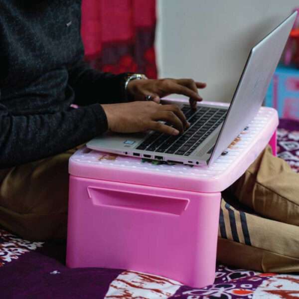 Foldable baby desk table