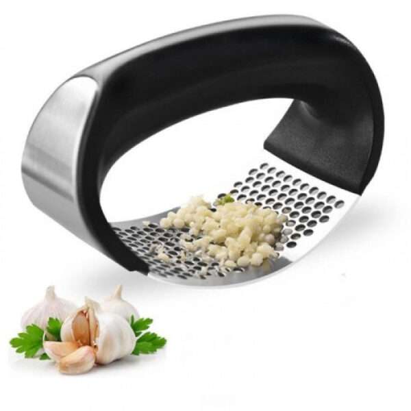 ARC-SHAPED GARLIC PRESS